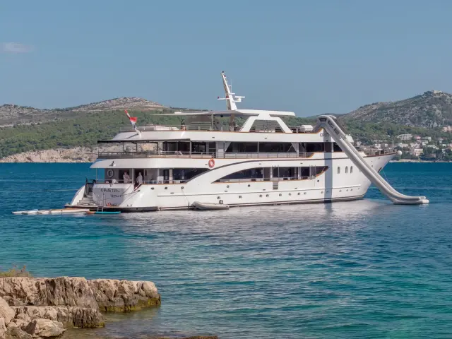 Yacht Cristal top-down view