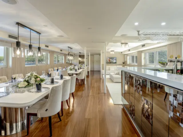 Yacht Cristal saloon