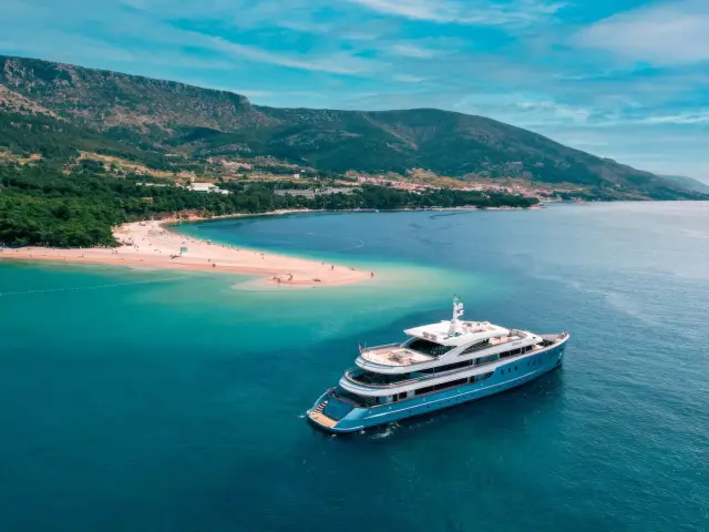 Yacht Ohana aerial view