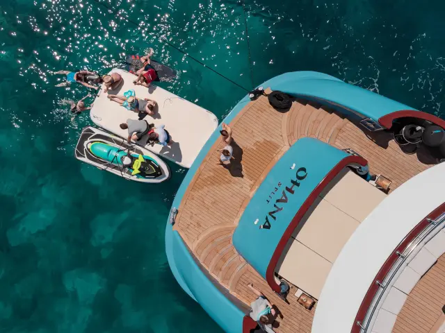 Yacht Ohana top-down view