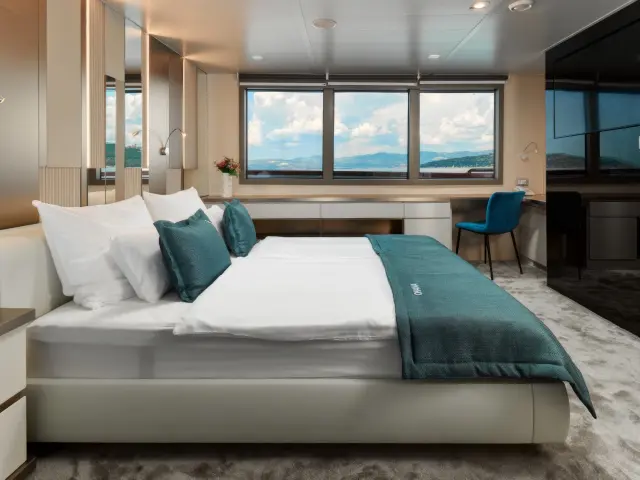 Yacht Ohana cabin