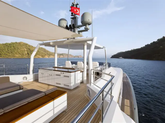 Yacht Only Now flybridge