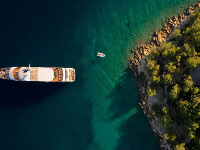 Yacht Queen Eleganza top-down view