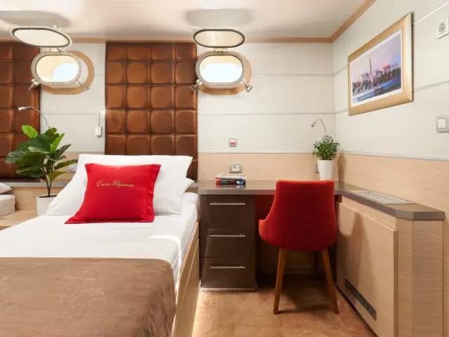 Yacht Queen Eleganza cabin