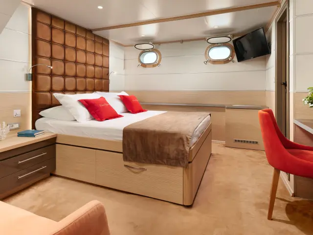 Yacht Queen Eleganza cabin