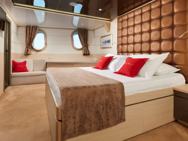 Yacht Queen Eleganza cabin