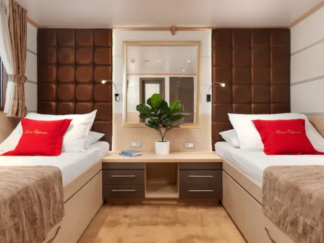 Yacht Queen Eleganza cabin