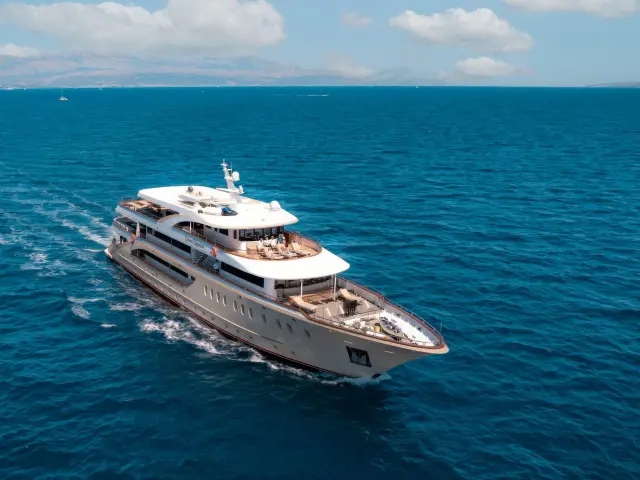 Yacht Queen Eleganza photo