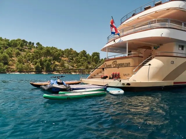 Yacht Queen Eleganza back view