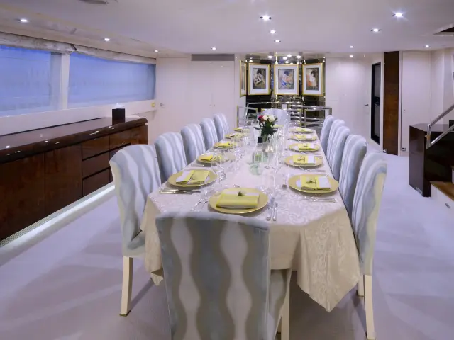 Yacht Ladyship dining table