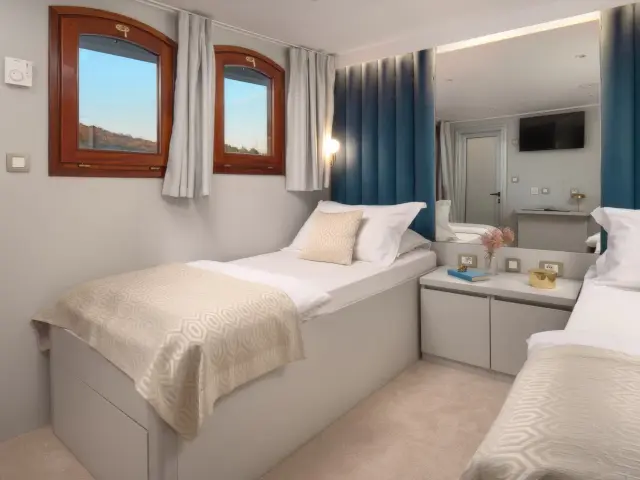 Yacht Belezza cabin