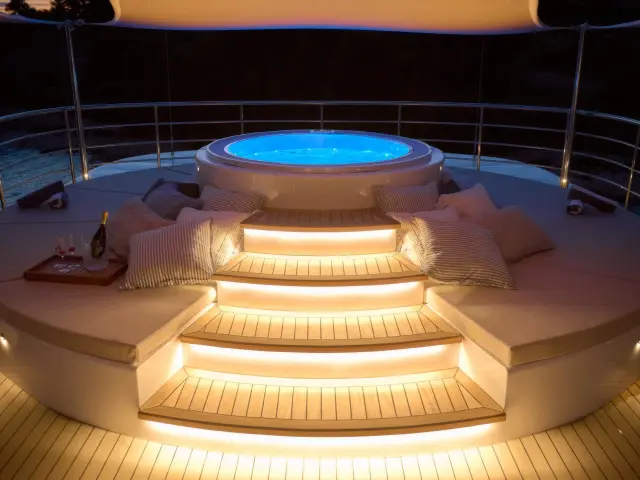 Yacht Belezza Jacuzzi