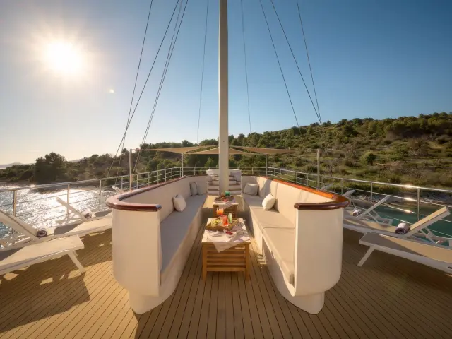 Yacht Belezza flybridge