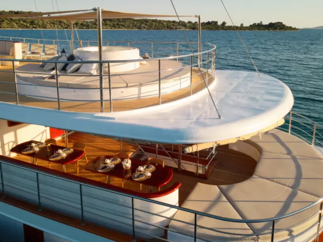 Yacht Belezza aerial view