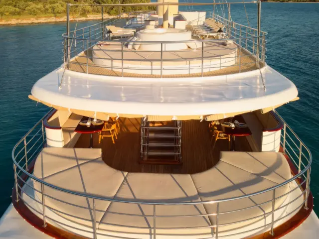 Yacht Belezza aerial view