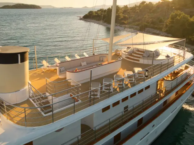 Yacht Belezza aerial view