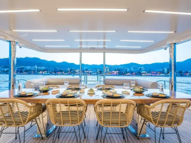 Yacht Deep Water dining table