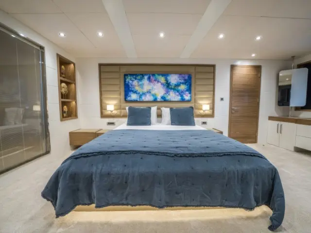 Yacht Deep Water cabin