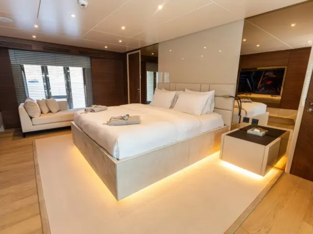 Yacht Zeemar cabin