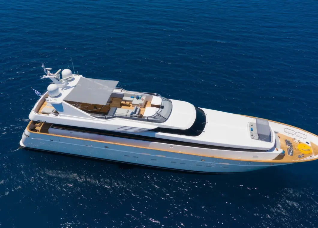 Yacht Shooting Star side view