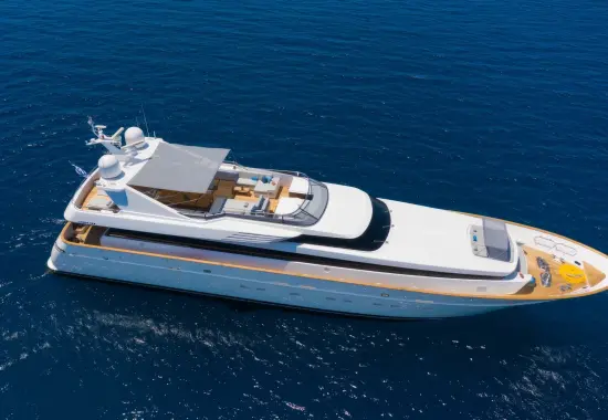 Yacht Shooting Star side view