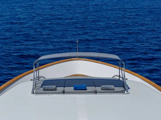 Yacht Shooting Star photo