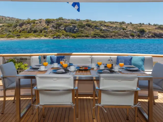 Yacht Shooting Star photo