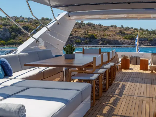 Yacht Shooting Star flybridge