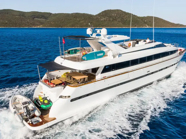 Yacht Axella side view