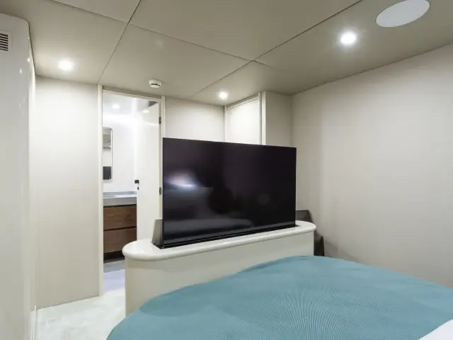 Yacht Axella cabin