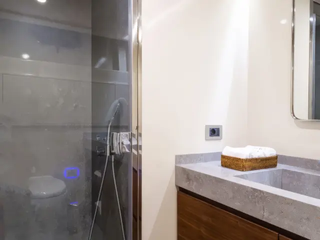 Yacht Axella cabin bathroom