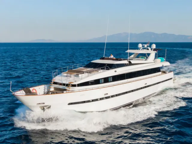 Yacht Axella side view