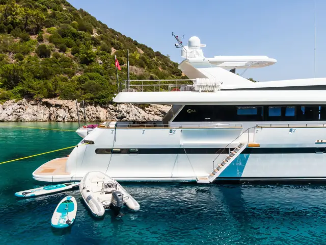 Yacht Axella side view