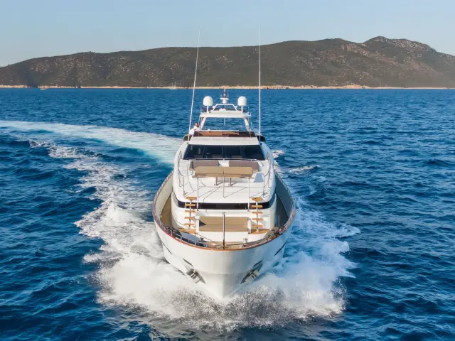 Yacht Axella front view