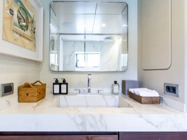 Yacht Axella cabin bathroom