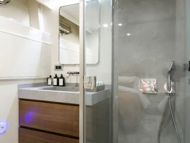Yacht Axella cabin bathroom