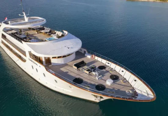 Yacht Karizma aerial view