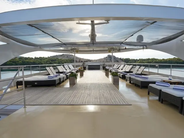 Yacht Karizma flybridge