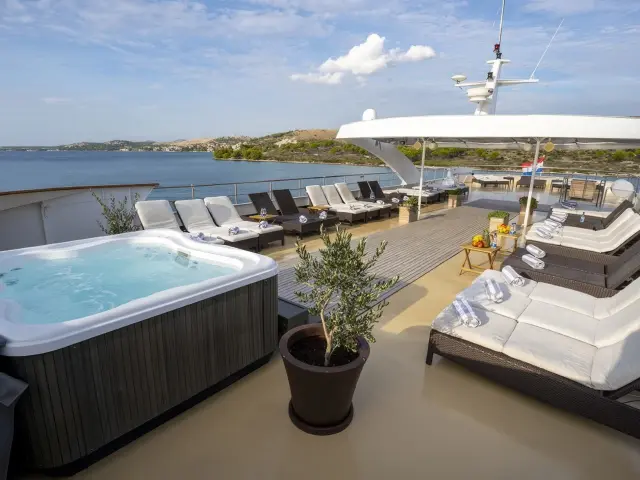 Yacht Karizma flybridge