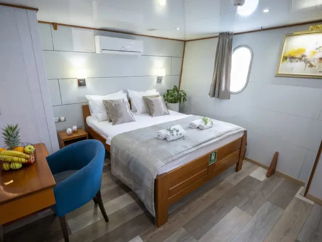 Yacht Karizma cabin