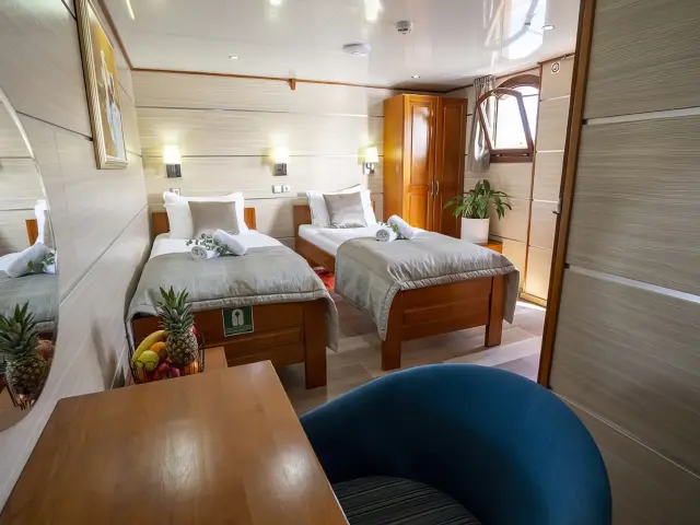Yacht Karizma cabin
