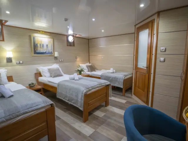 Yacht Karizma cabin