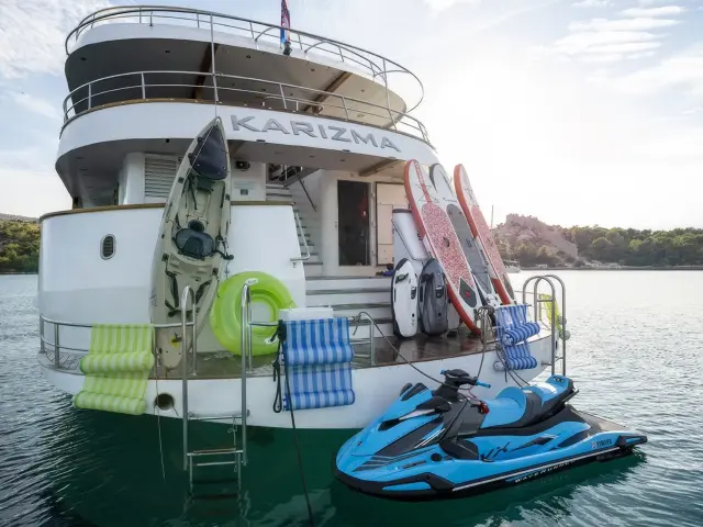 Yacht Karizma photo