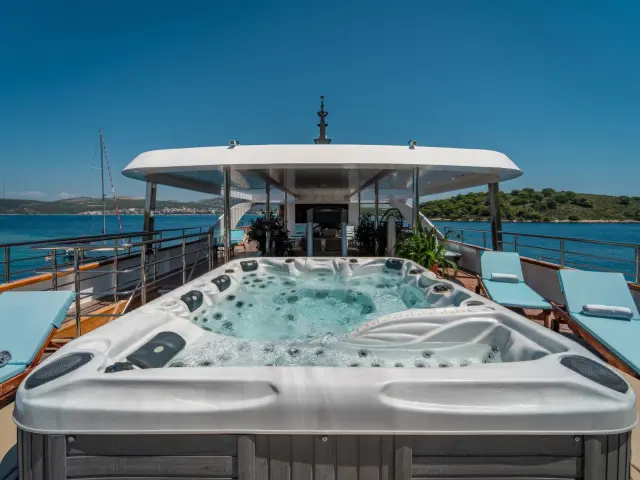 Yacht Riva Jacuzzi