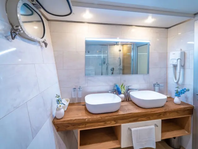 Yacht Riva cabin bathroom