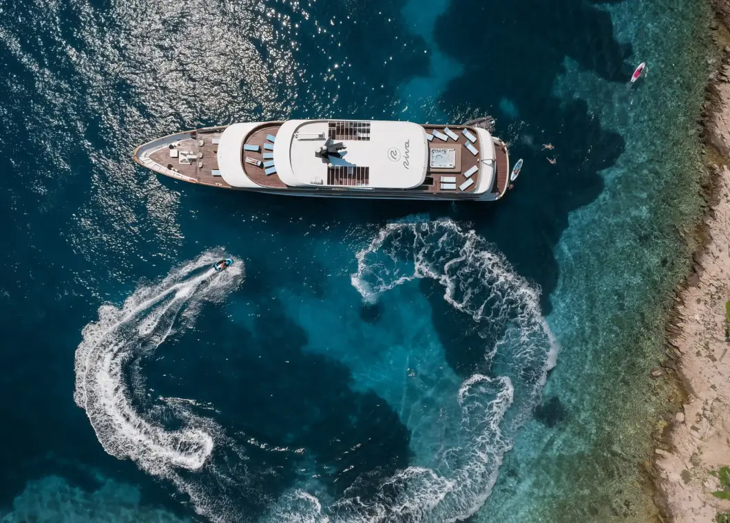 Yacht Riva top-down view