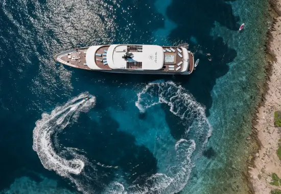 Yacht Riva top-down view