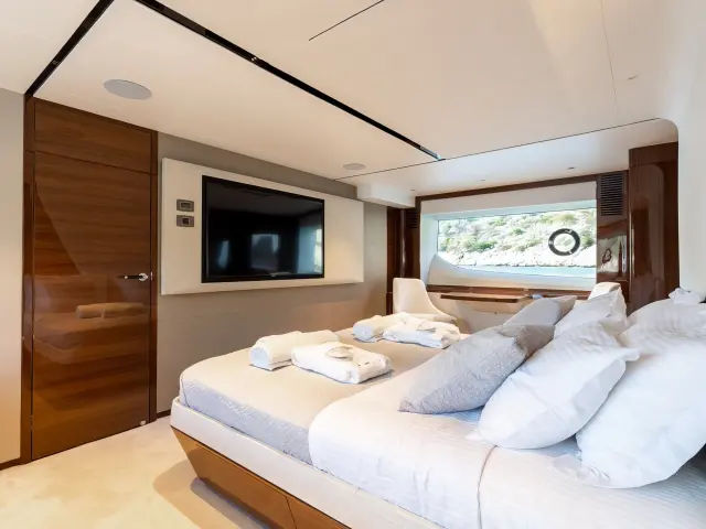 Yacht Vista cabin
