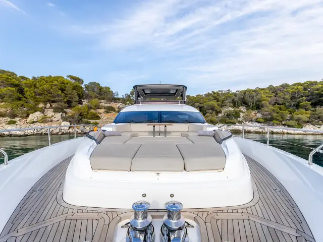 Yacht Vista deck