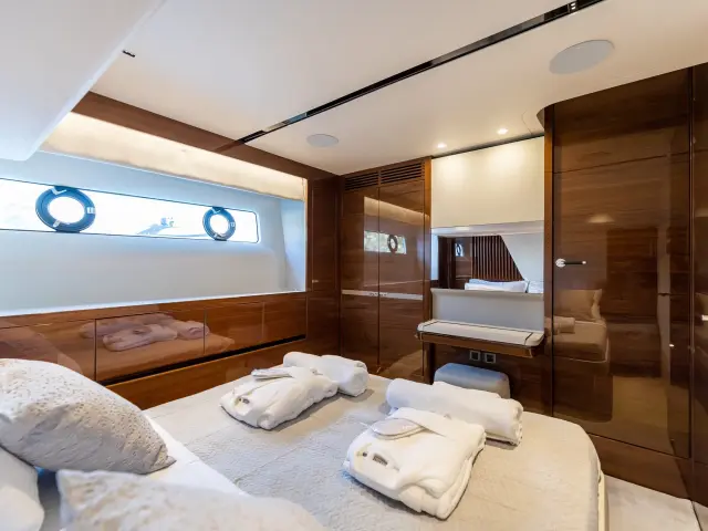 Yacht Vista cabin